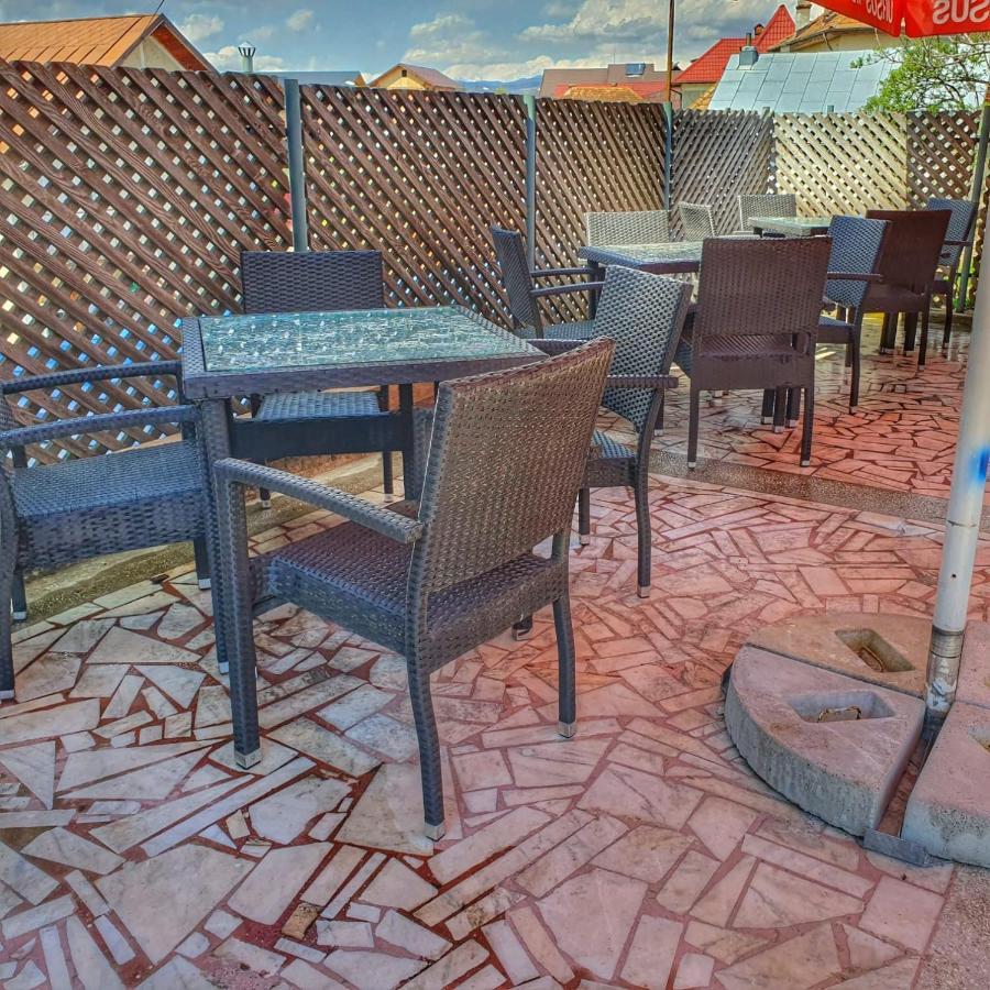 Casa Șapte din Șapte Curtea de Argeş Eksteriør bilde